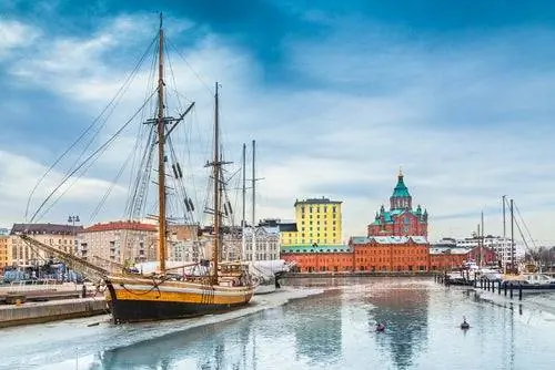 Хельсинки, столица Финляндии на берегу Балтийского моря.