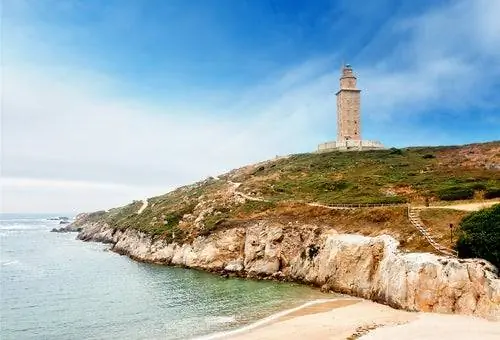 Башня Геркулеса и компасная роза в Ла-Корунье Башня Геркулеса и компасная роза в Ла-Корунье