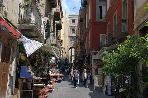 Спакканаполи, одно из мест, которые стоит увидеть в Неаполе.