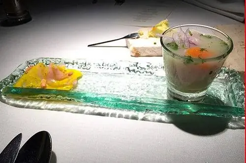 Едят севиче в Мадриде, Астрид и Гастон