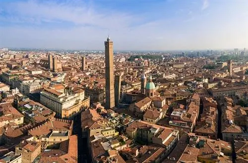 Болонья, мы посещаем исторический город в Италии