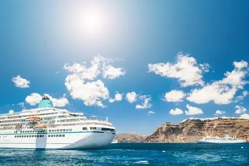 Вид на круизный лайнер