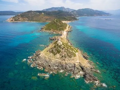 Сангвинарные острова на Корсике