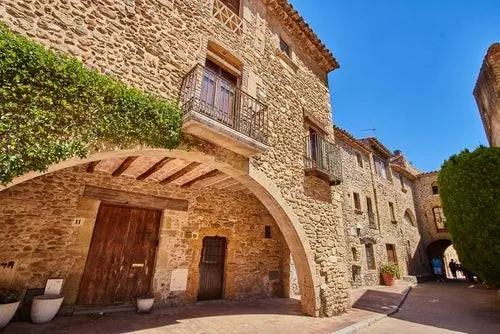 Монельс в Жироне