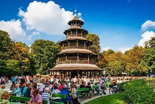 Биргартен, одно из самых ярких развлечений Мюнхена.