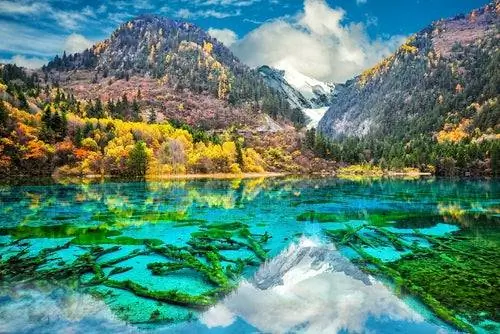 Озеро Цзючжайгоу - один из самых красивых пейзажей Китая.