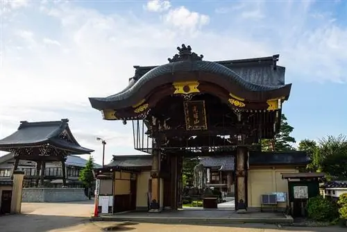 Такаяма Бэцуин