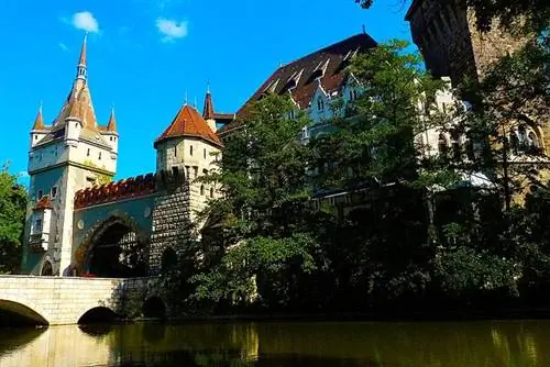 Замок Вайдахуняд в Будапеште