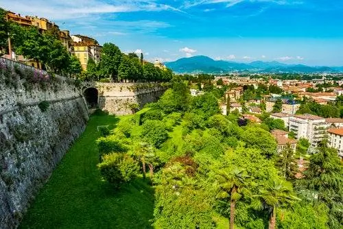 Подготовьте незабываемое путешествие в Бергамо из Милана.
