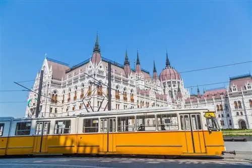 Трамвай в столице Венгрии