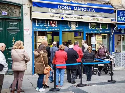Донья Манолита, самая изящная лотерейная администрация Испании