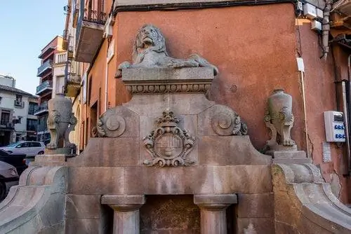 Фонтан Льва Кальдес де Монбуи