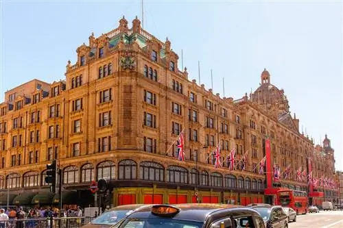 Harrods - обязательная остановка для шоппинга в Лондоне
