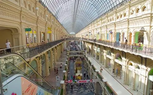 ГУМ-галереи на Красной площади в Москве