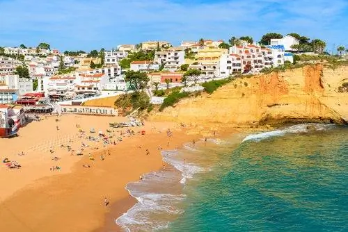 Карвоейро в Португалии, один из городов с видом на море.