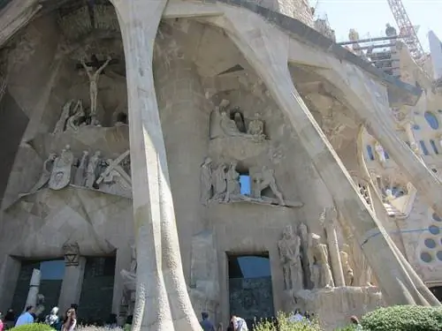 Фасад Саграда Фамилия