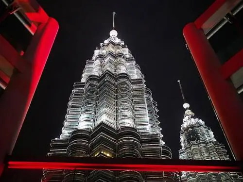 Вид на башни-близнецы Петронас со стороны Marini's на 57.