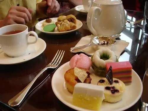 Поесть возле башни Петронас, десерты из Мозаики