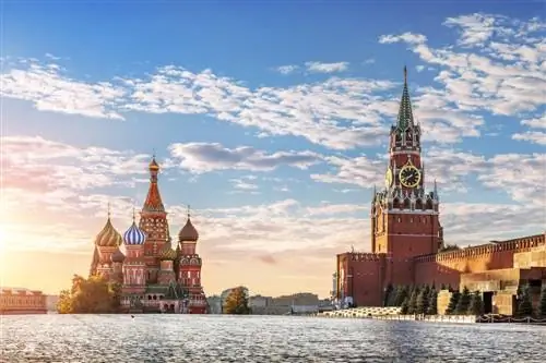 Собор Василия Блаженного в Москве был построен в середине 16 века.