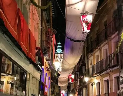 CalleComercio de Toledo, одна из самых красивых улиц Испании.