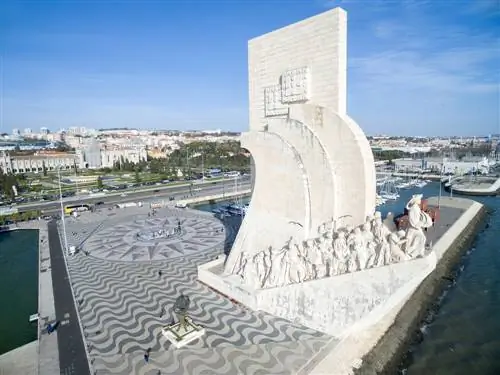 Памятник Первооткрывателям