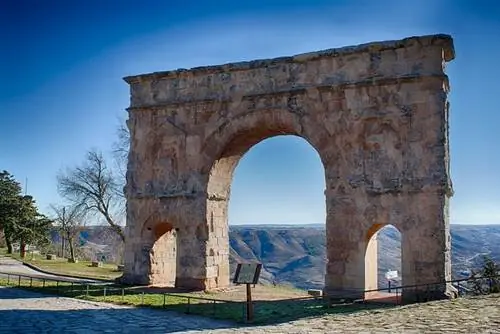 Римская арка Мединасели Римская арка Мединасели