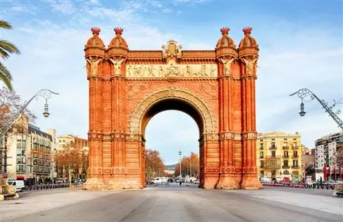 Триумфальная арка в Барселоне Триумфальная арка в Барселоне
