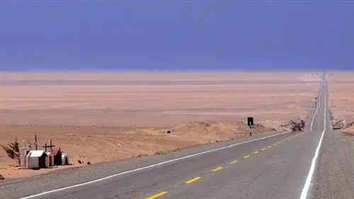 Панамериканский маршрут в пустыне Сечура в Перу.