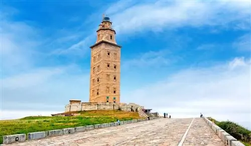 Путеводитель по Башне Геркулеса: расположение, расписание и цены.