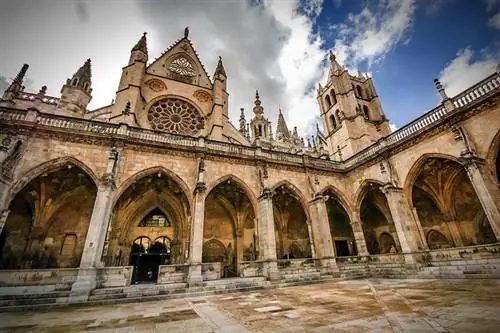 Клуатр Леонского собора