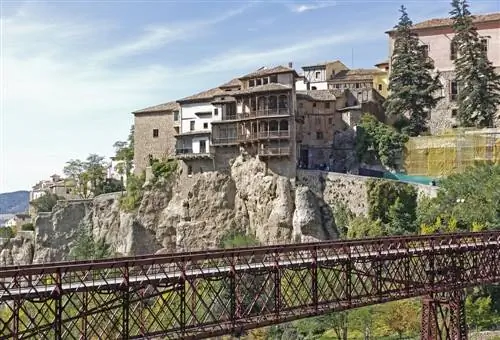 Висячие дома и мост Сан-Пабло