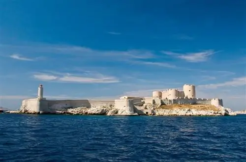 Замок Иф во время экскурсии по Марселю