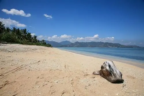 Пляж на острове Гили Эйр