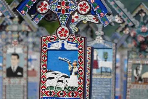 Гравюра на могиле на кладбище Сапанта