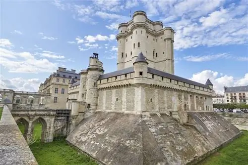 Венсенский замок в Париже