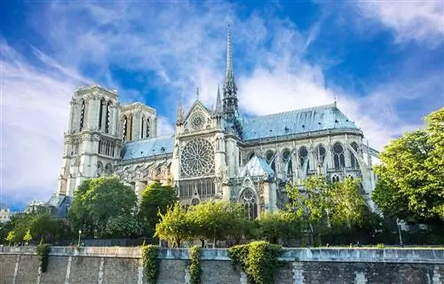 Нотр-Дам - одно из зданий, которые стоит посетить с Paris Pass.