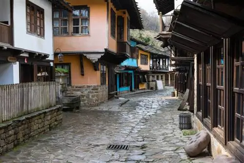 Улица Этара в Болгарии.