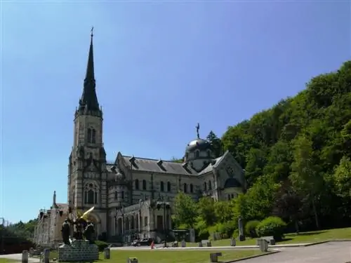 Базилика Буа-Шеню в Домреми