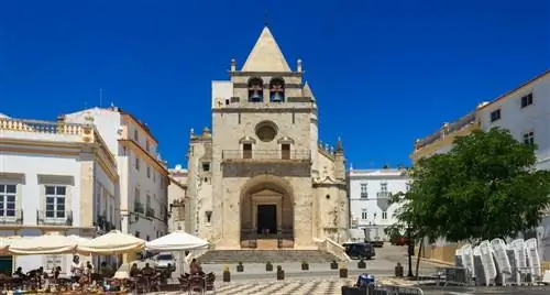 Площадь Республики Элваш