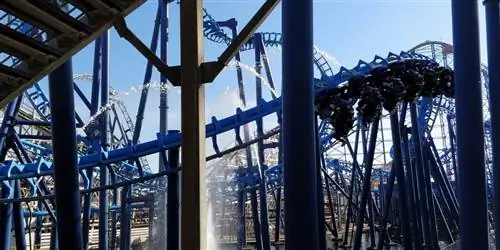 Американские горки на пляже Pleasure Beach в Блэкпуле