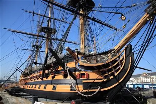 HMS Victory в историческом доке Портсмута