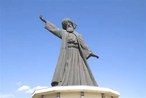 Статуя Руми в Конье