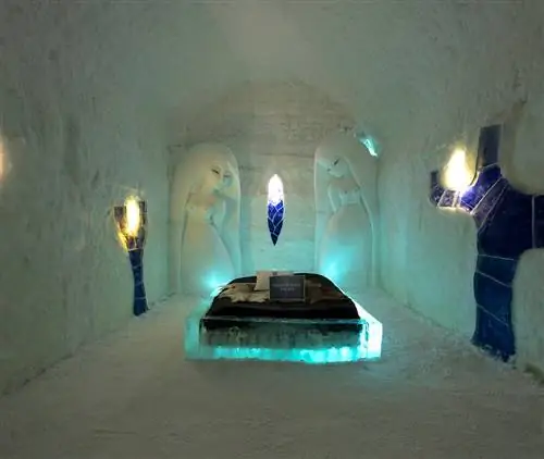 11 самых странных мест для сна