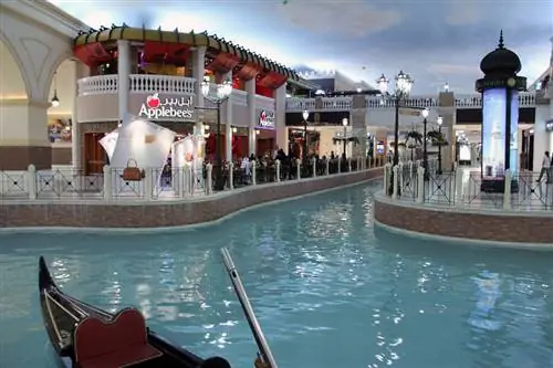 Интерьер торгового центра Villaggio в Дохе