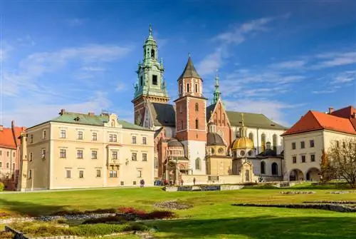 Познакомьтесь с Вавельским собором в Кракове.