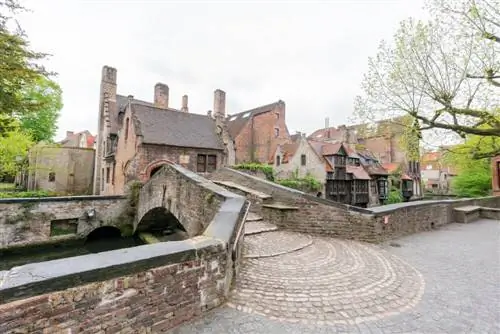 Пешеходный мост Святого Бонифация в Брюгге