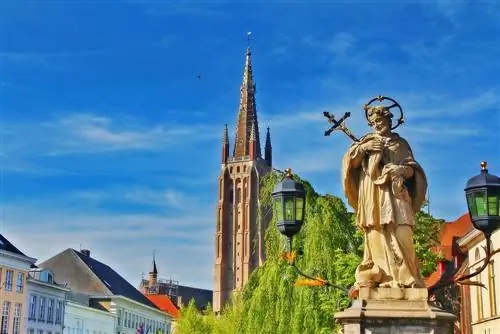 Вид на церковь Богоматери Брюгге