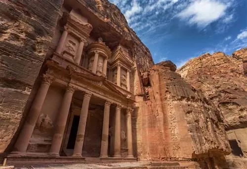 Город Петра и его скальные гробницы