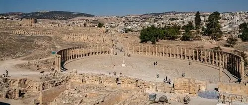 Овальная площадь в Джареше