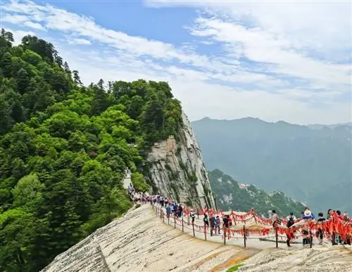 Паломники на горе Хуашань